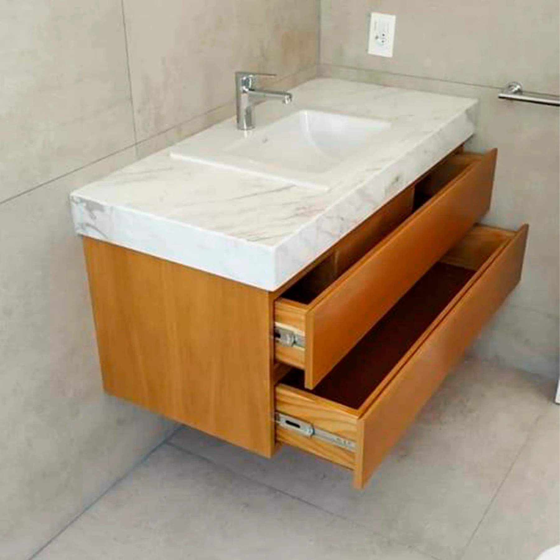 Mueble de baño flotante en madera con mesada símil mármol - Imagen 6