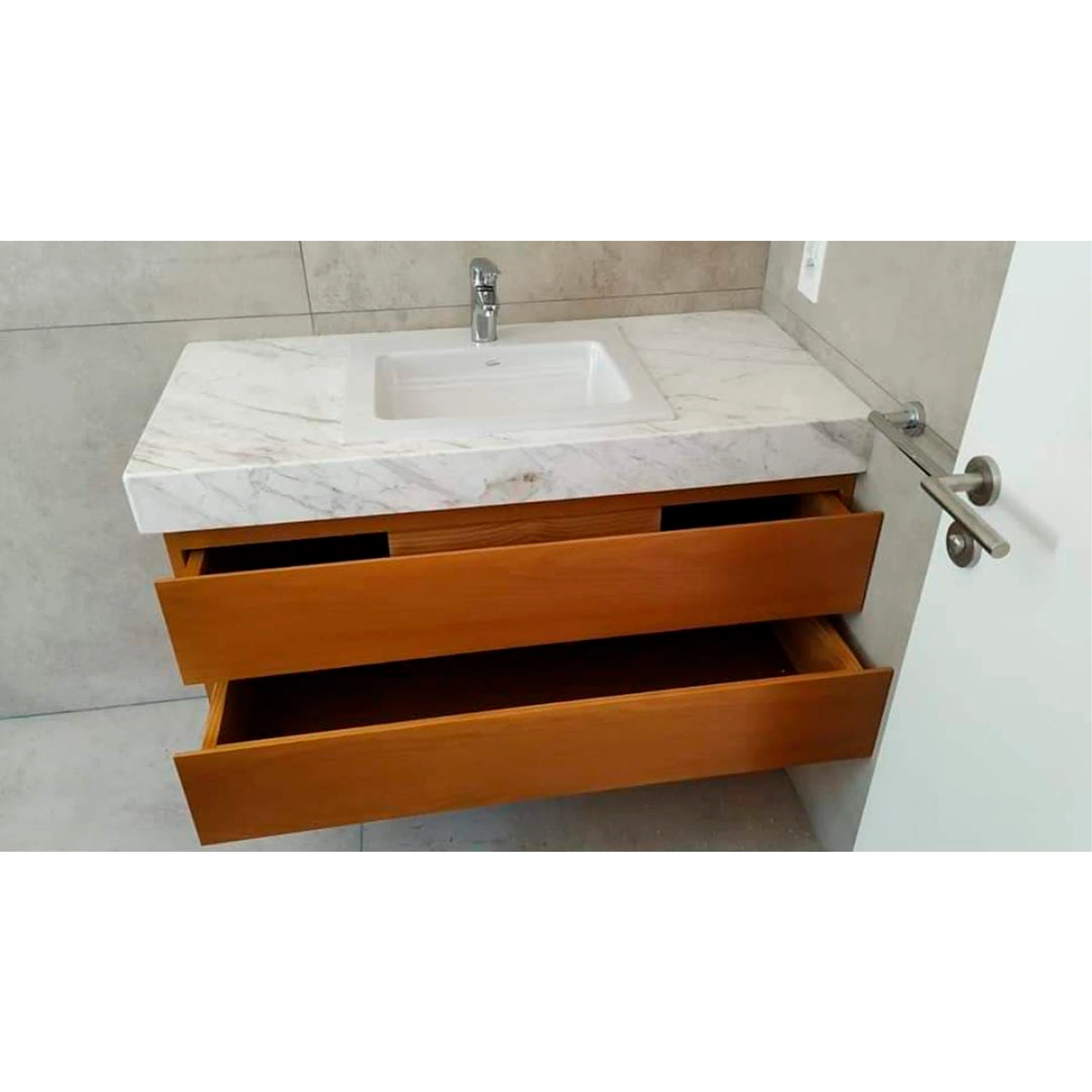 Mueble de baño flotante en madera con mesada símil mármol - Imagen 4