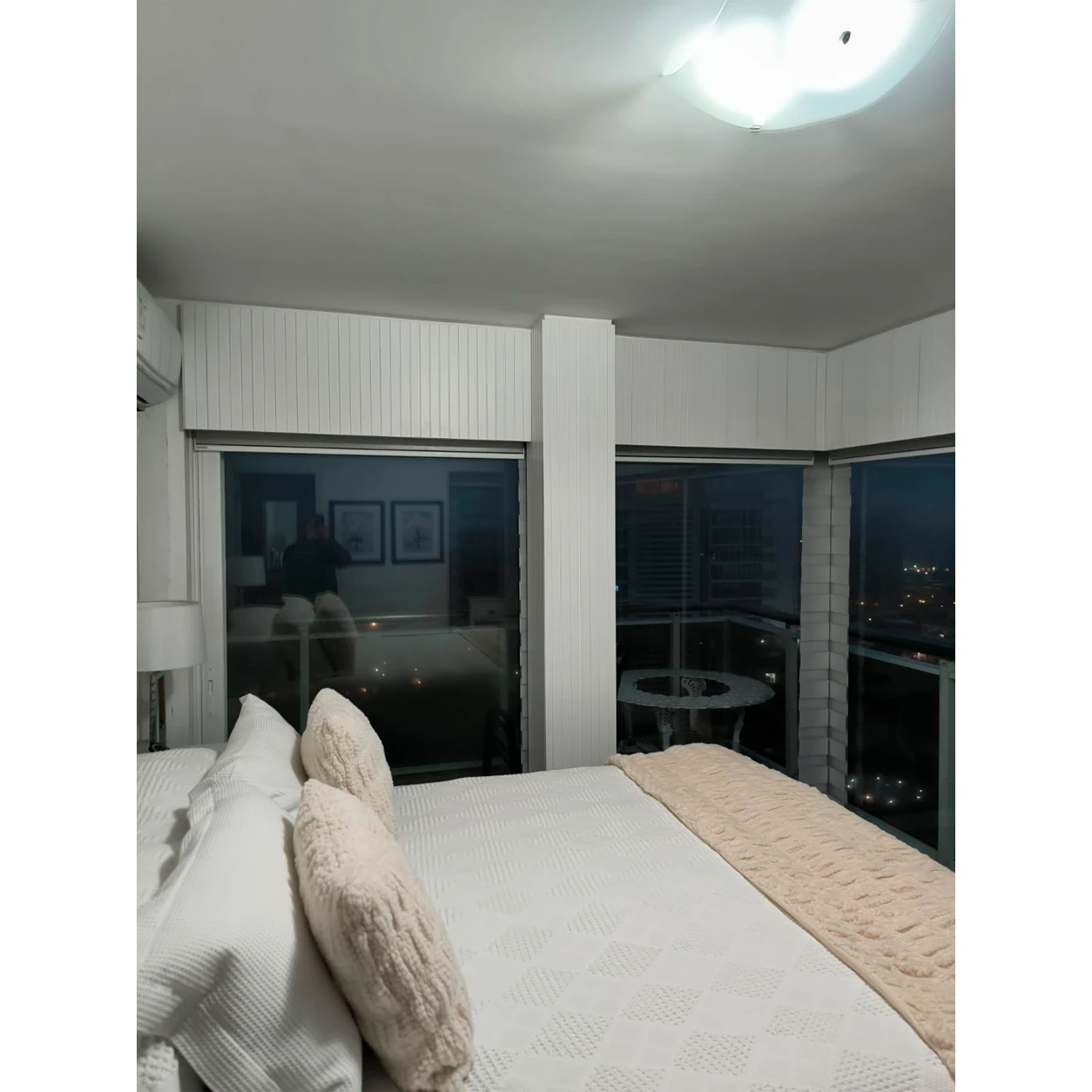 Revestimiento para dormitorio a medida en melamínico blanco - Imagen 4