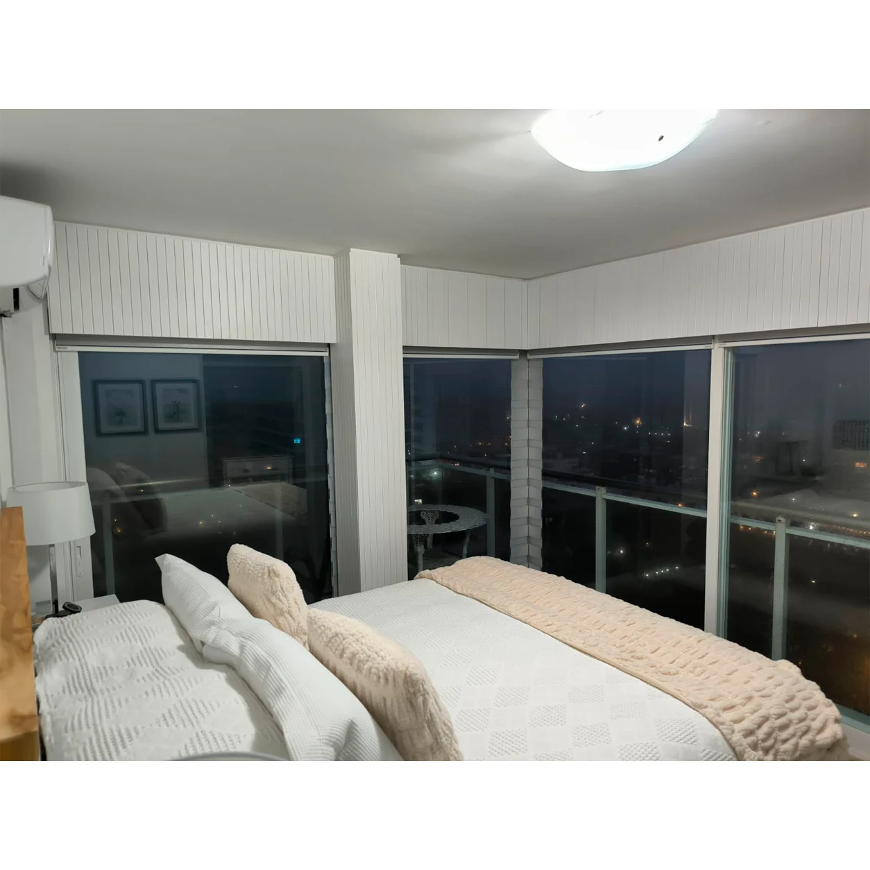 Revestimiento para dormitorio a medida en melamínico blanco - Imagen 5